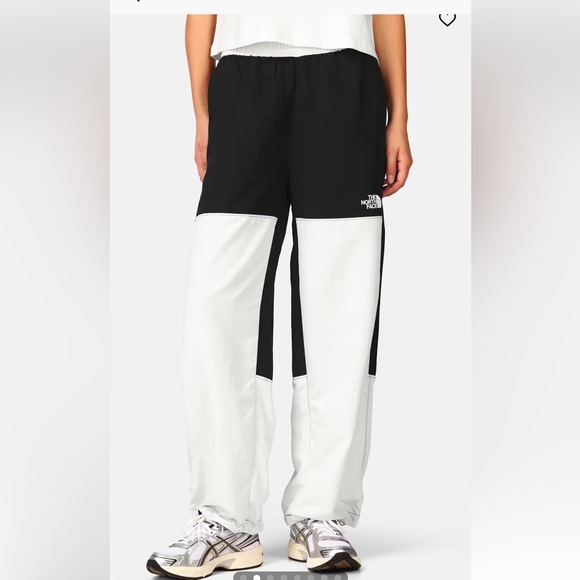 The North Face Women’s Nylon Easy Pants Black and White Color Block - Picture 9 of 16